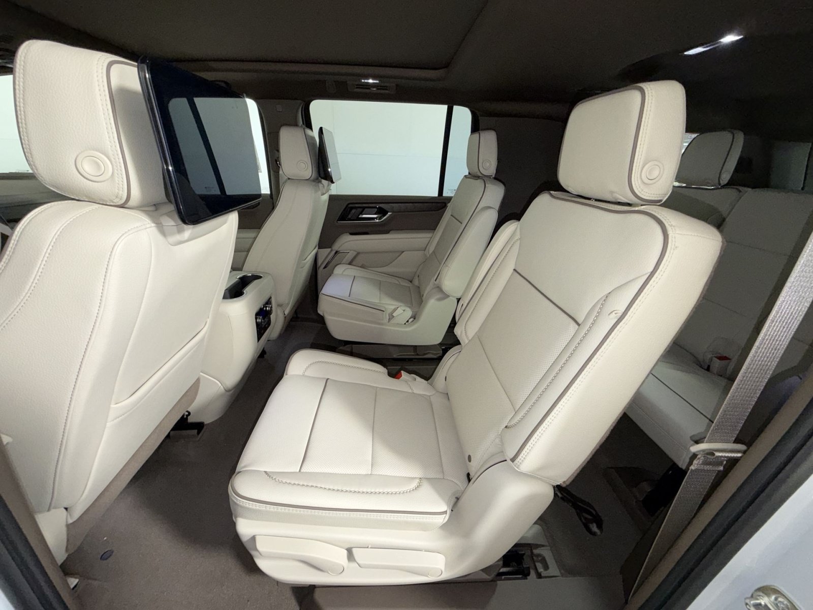 New 2026 GMC Yukon XL Denali w/ Denali Reserve Package AWD/4WD image 25