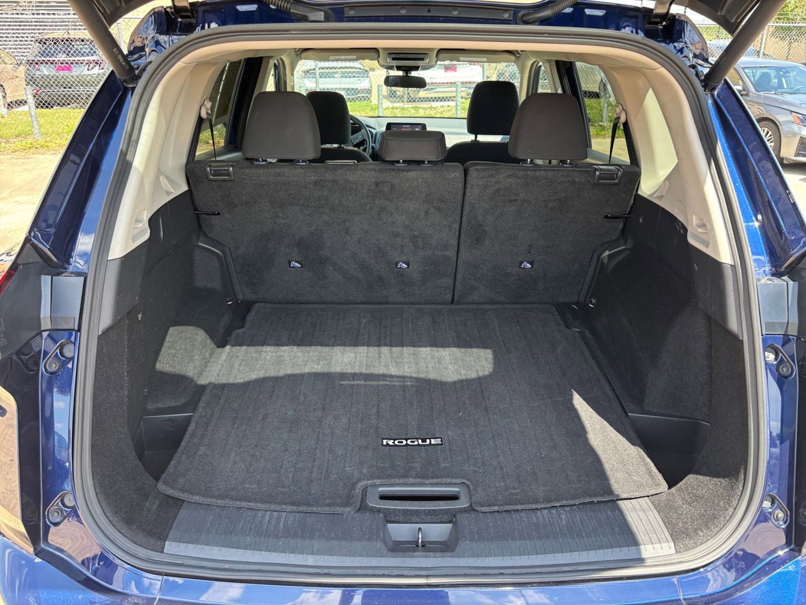 Used 2025 Nissan Rogue SV FWD image 32