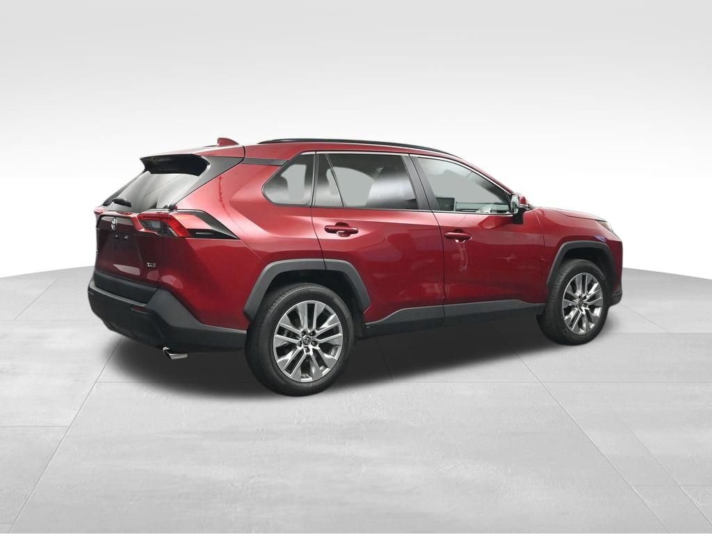 Used 2022 Toyota RAV4 XLE Premium FWD image 5