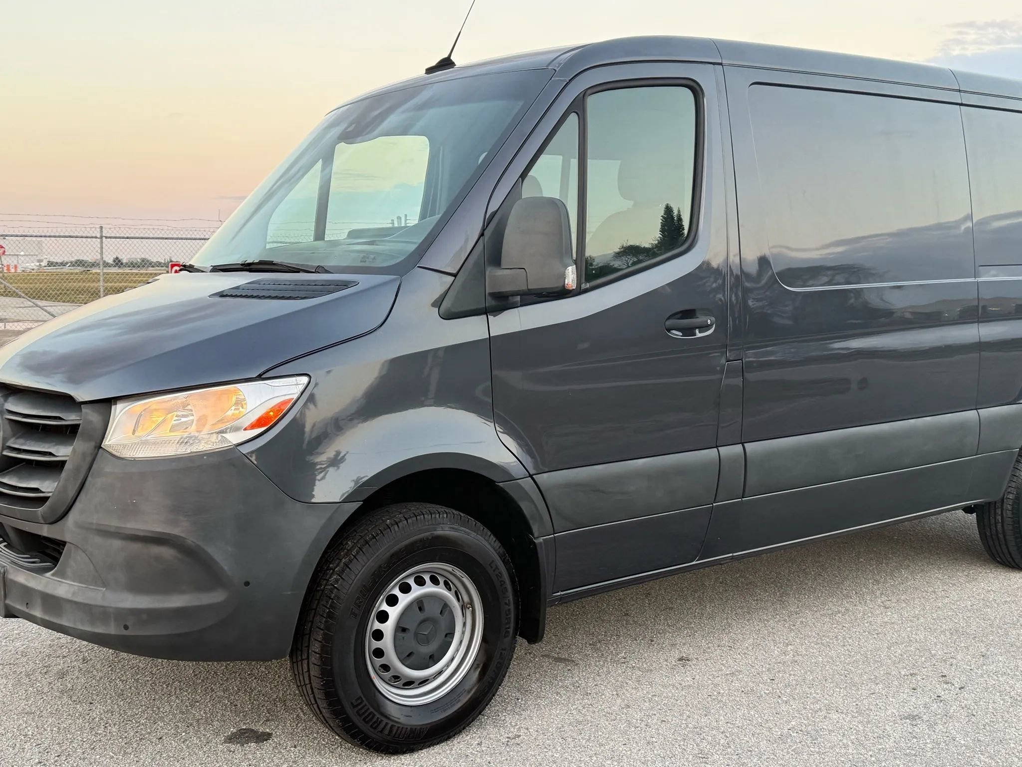 Used 2020 Mercedes-Benz Sprinter 1500 image 2