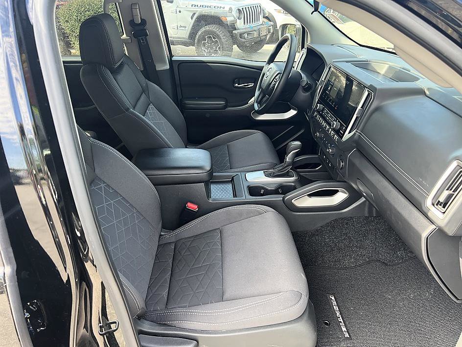 Certified 2025 Nissan Frontier SV image 17