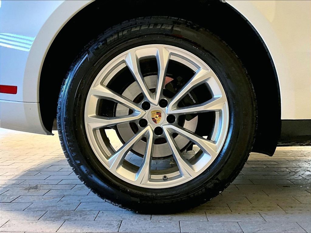 Used 2025 Porsche Macan AWD/4WD image 14