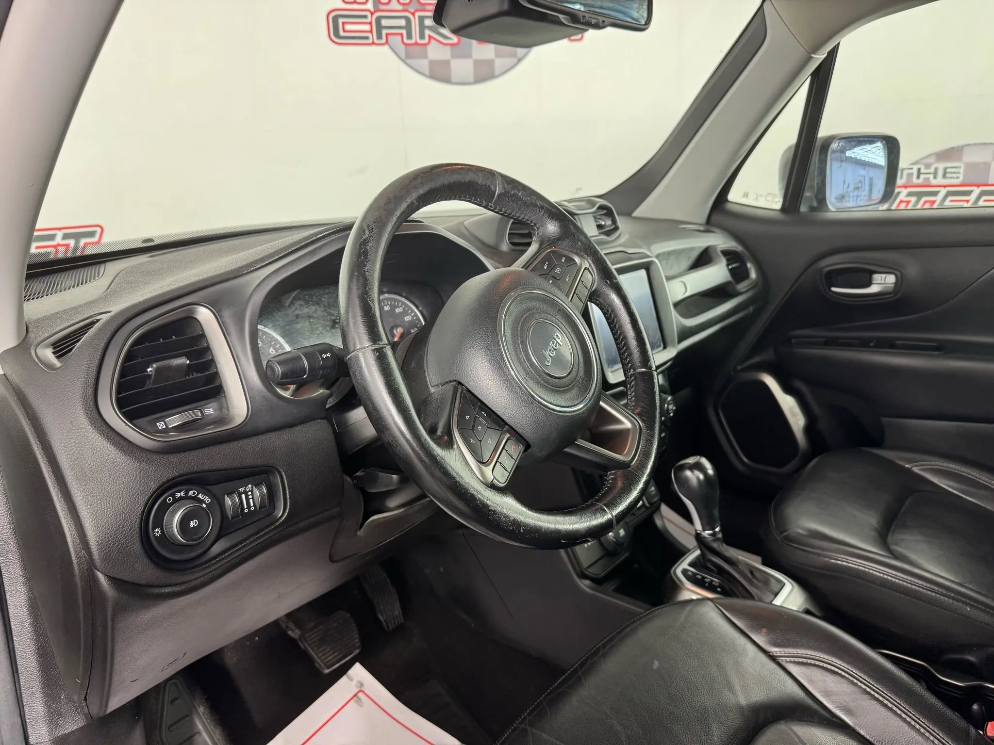 Used 2019 Jeep Renegade Limited w/ UConnect 8.4 Nav Group image 10