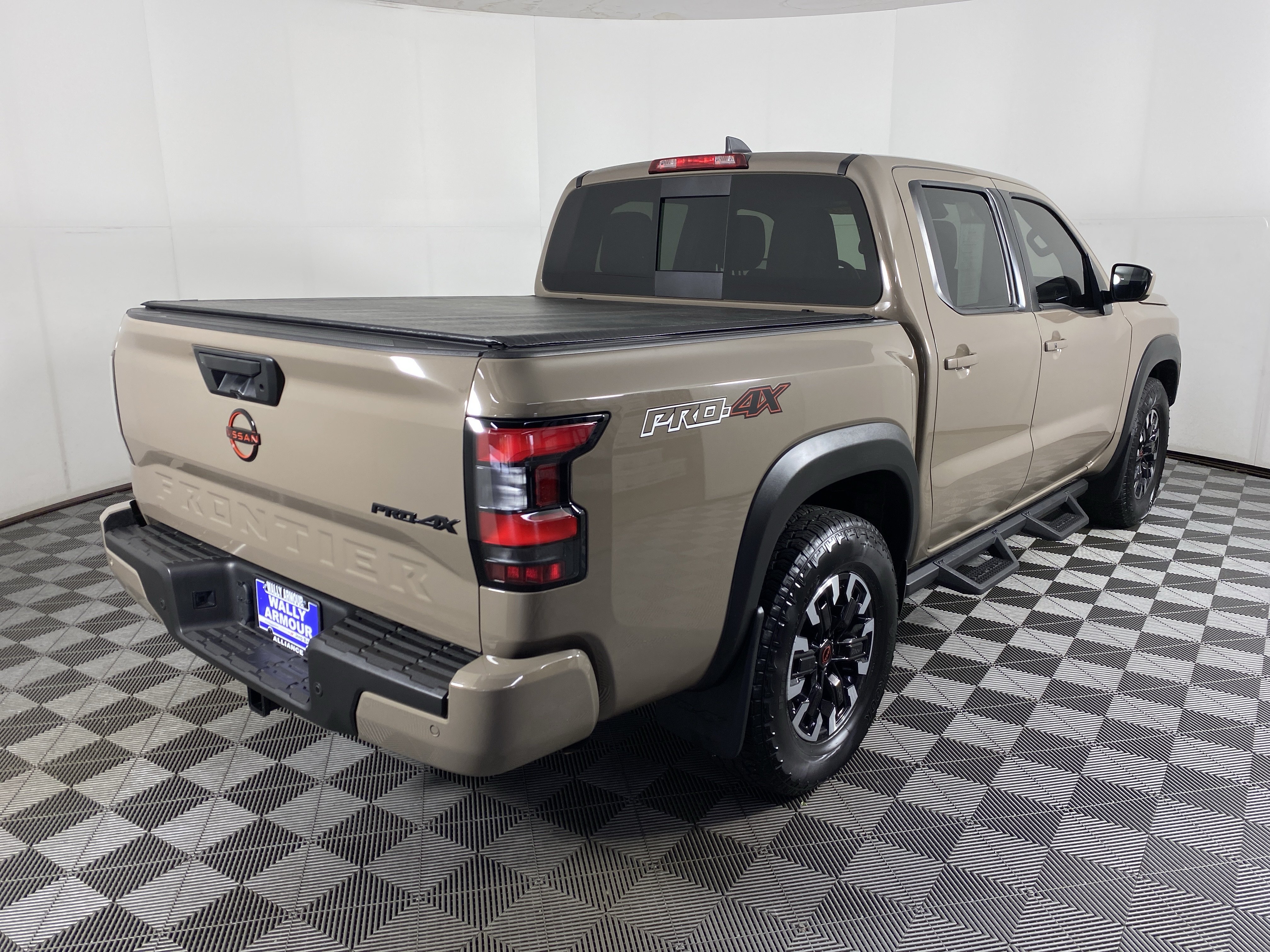 Used 2023 Nissan Frontier PRO-4X w/ Technology Package AWD/4WD image 7