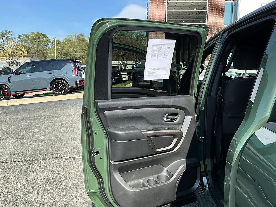 Used 2024 Nissan Titan SV w/ SV Bronze Edition Package image 22