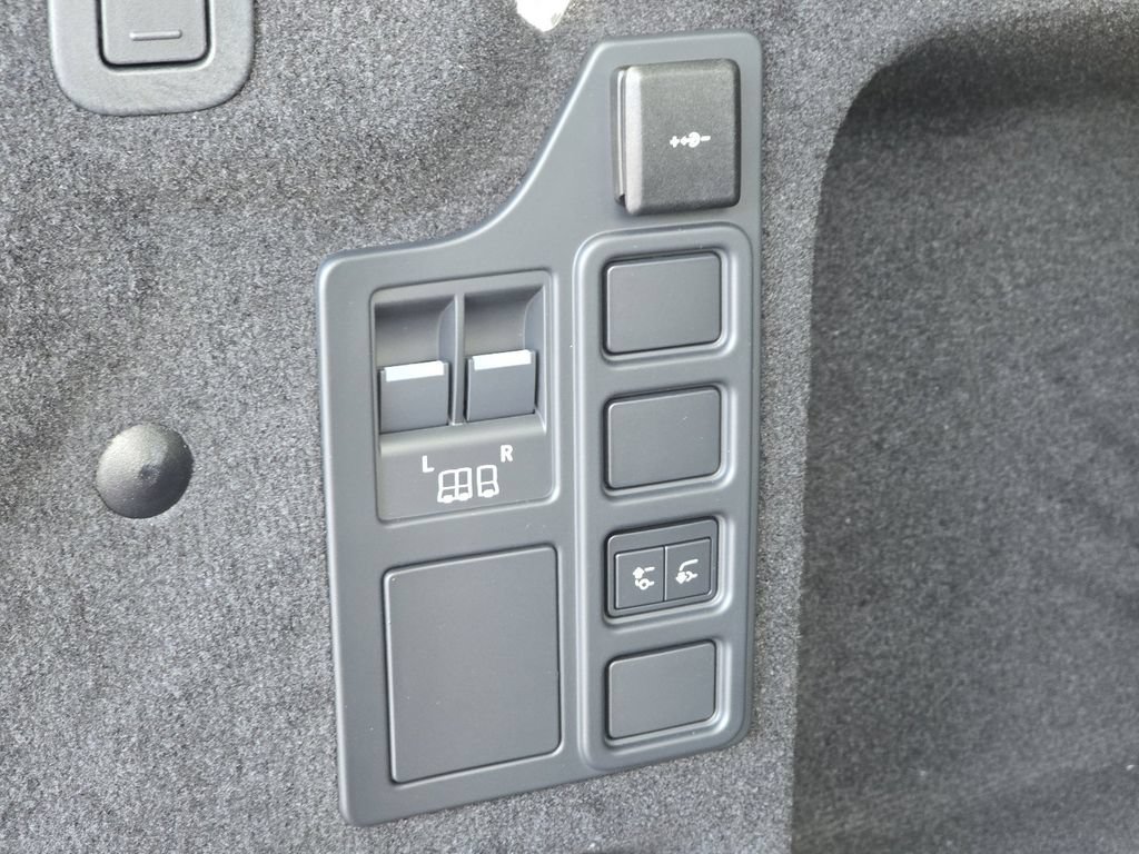 New 2026 Land Rover Discovery S AWD/4WD image 18