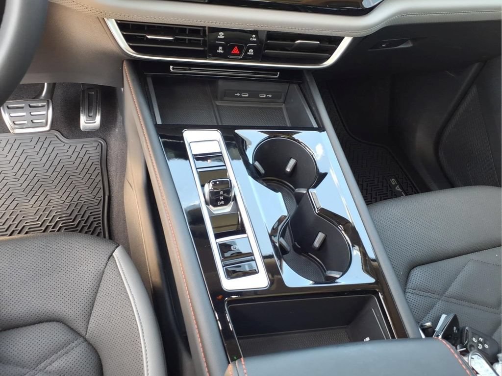 Used 2024 Volkswagen Atlas Peak Edition SEL AWD/4WD image 19