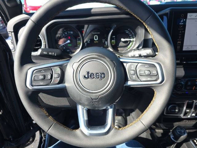 Used 2025 Jeep Wrangler Unlimited Sahara w/ Safety Group image 17