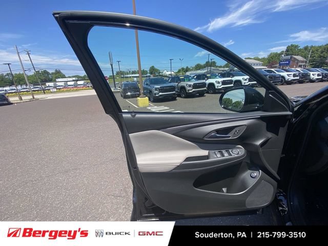 Used 2025 Buick Envista Sport Touring FWD image 26