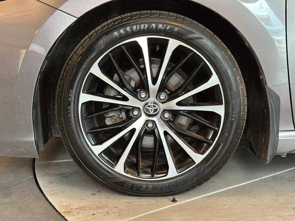 Used 2020 Toyota Camry SE w/ Moonroof Package AWD/4WD image 26