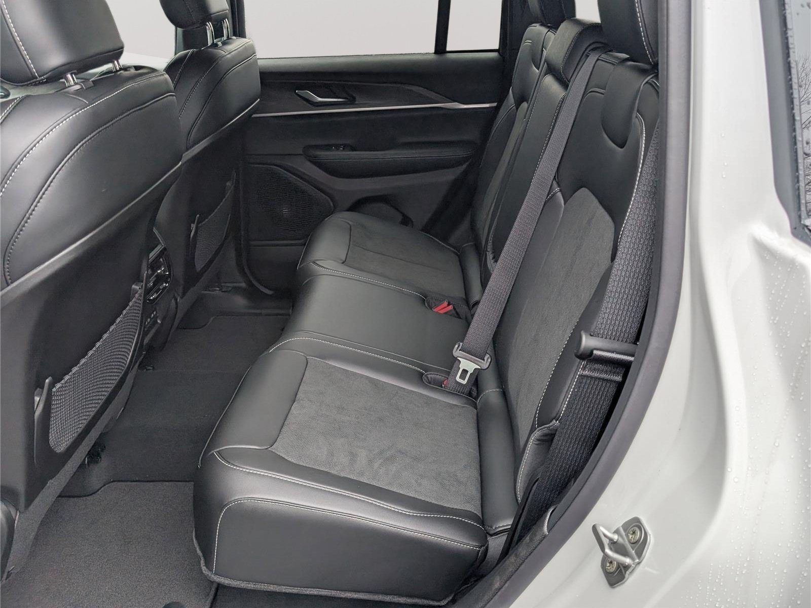 New 2026 Jeep Grand Cherokee Altitude AWD/4WD image 11