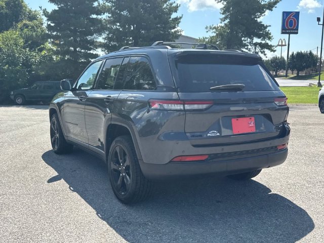 Used 2023 Jeep Grand Cherokee Limited w/ Black Appearance Package AWD/4WD image 7