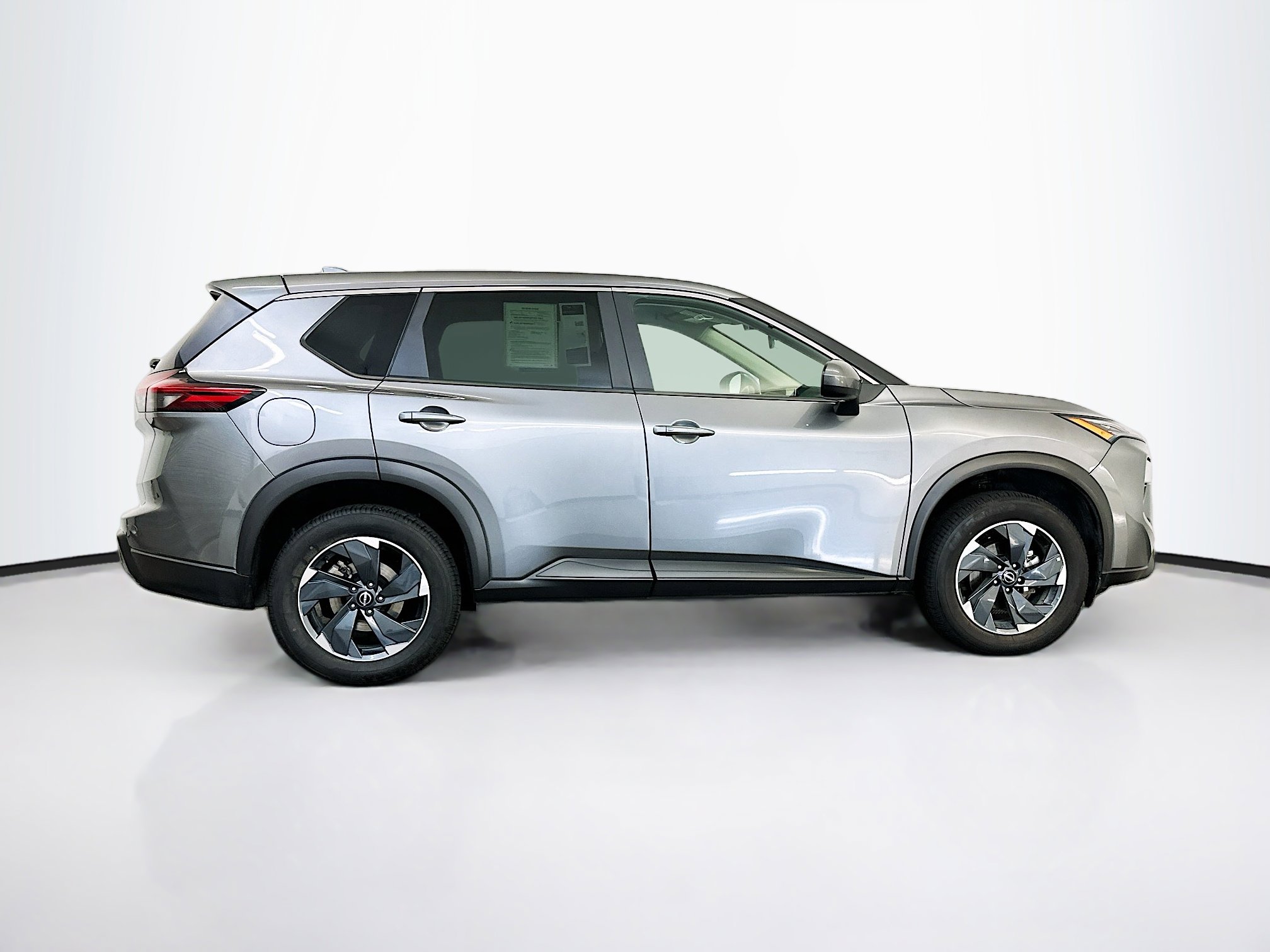 Used 2025 Nissan Rogue SV image 10