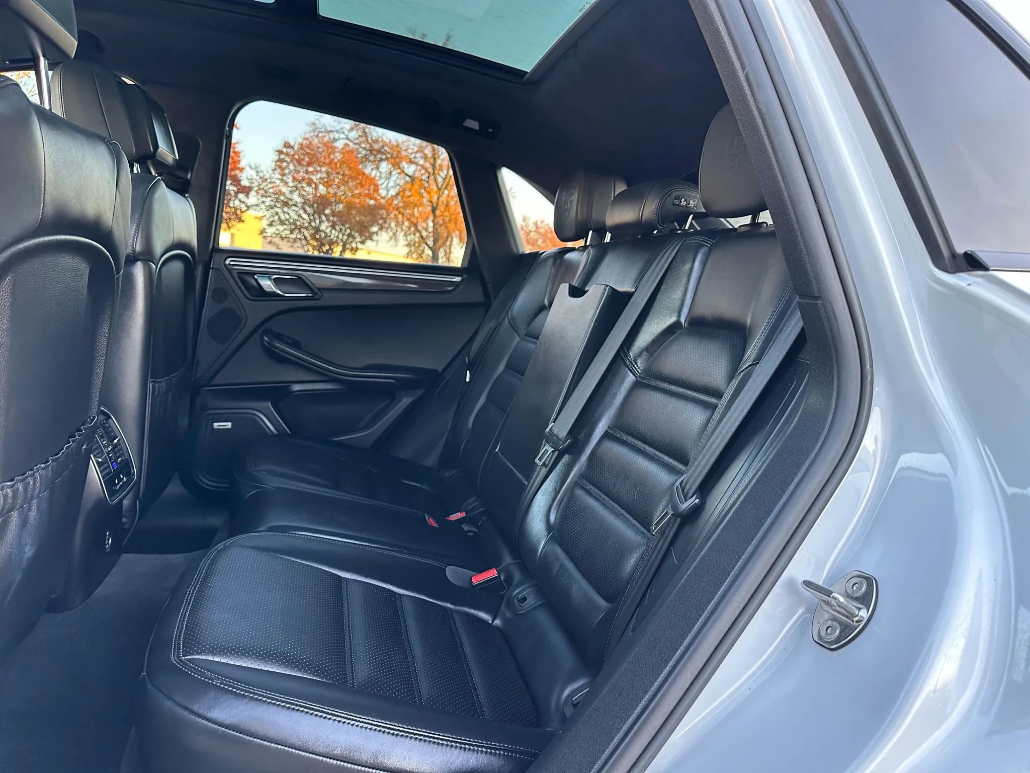 Used 2017 Porsche Macan Turbo image 20