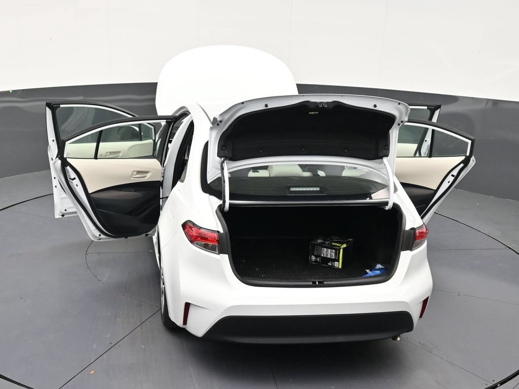 Used 2025 Toyota Corolla LE FWD image 32