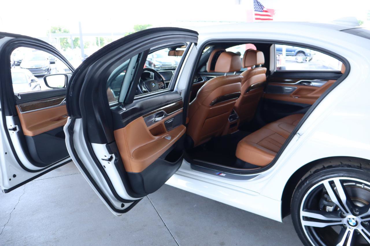 Used 2016 BMW 750i RWD image 31