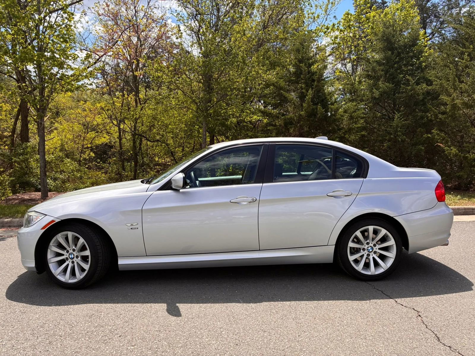 Used 2011 BMW 328i xDrive Sedan AWD/4WD image 4
