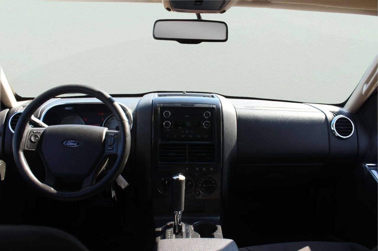 Used 2010 Ford Explorer Sport Trac XLT AWD/4WD image 6