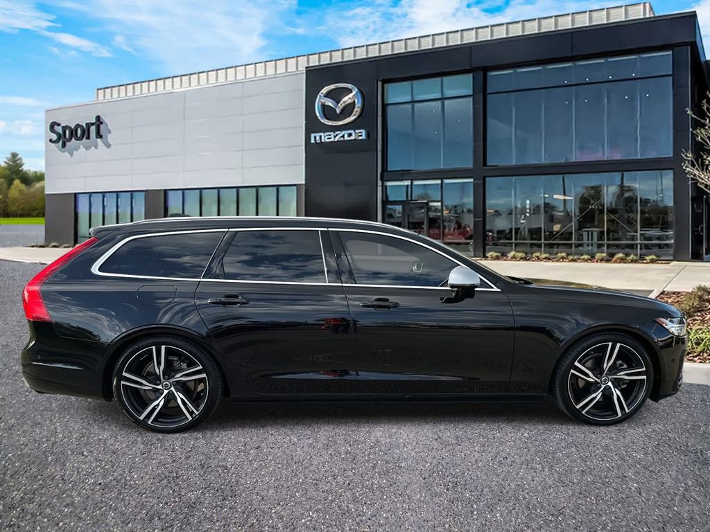 Used 2018 Volvo V90 T5 R-Design image 2