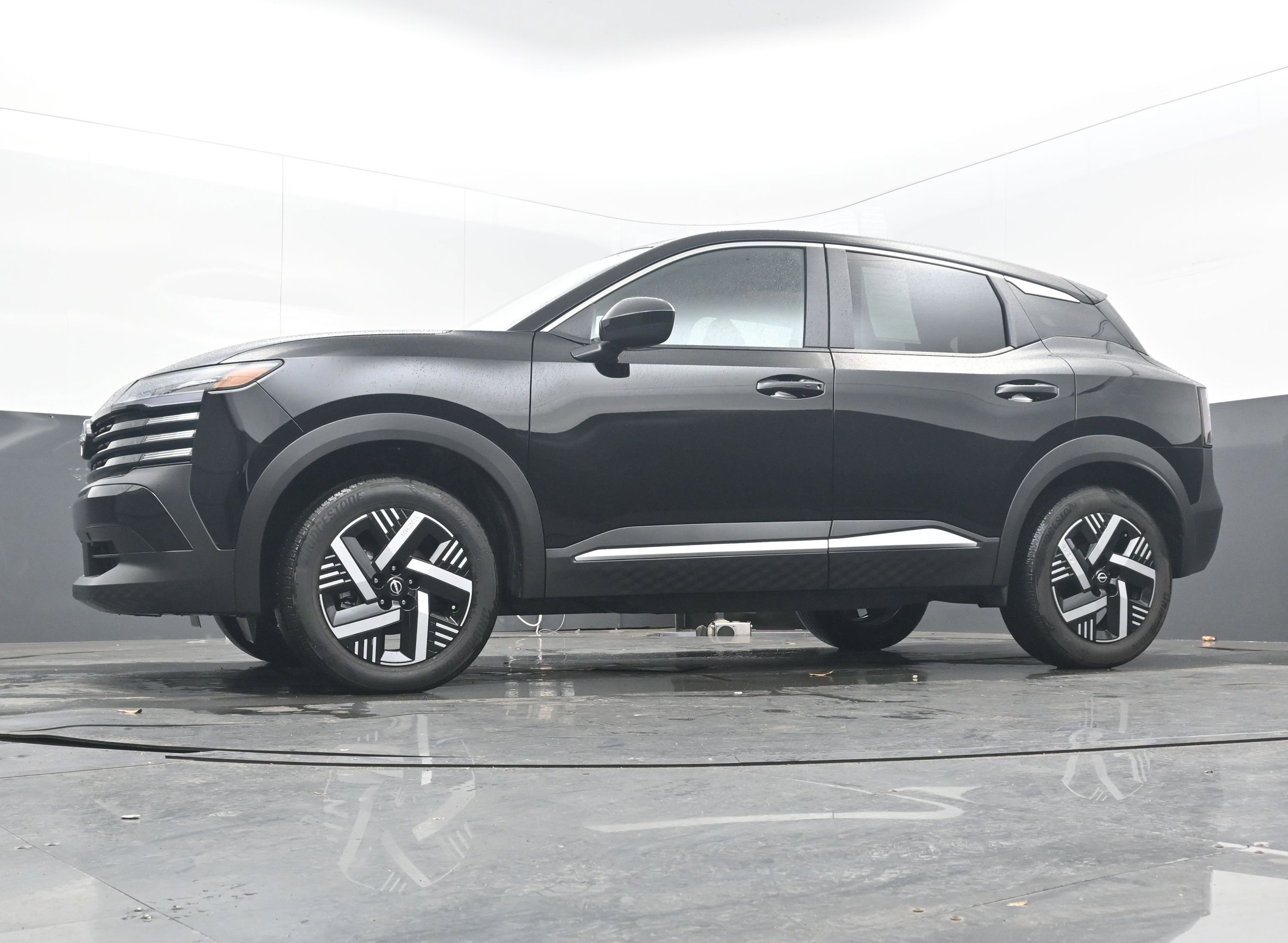 Certified 2025 Nissan Kicks SV image 24