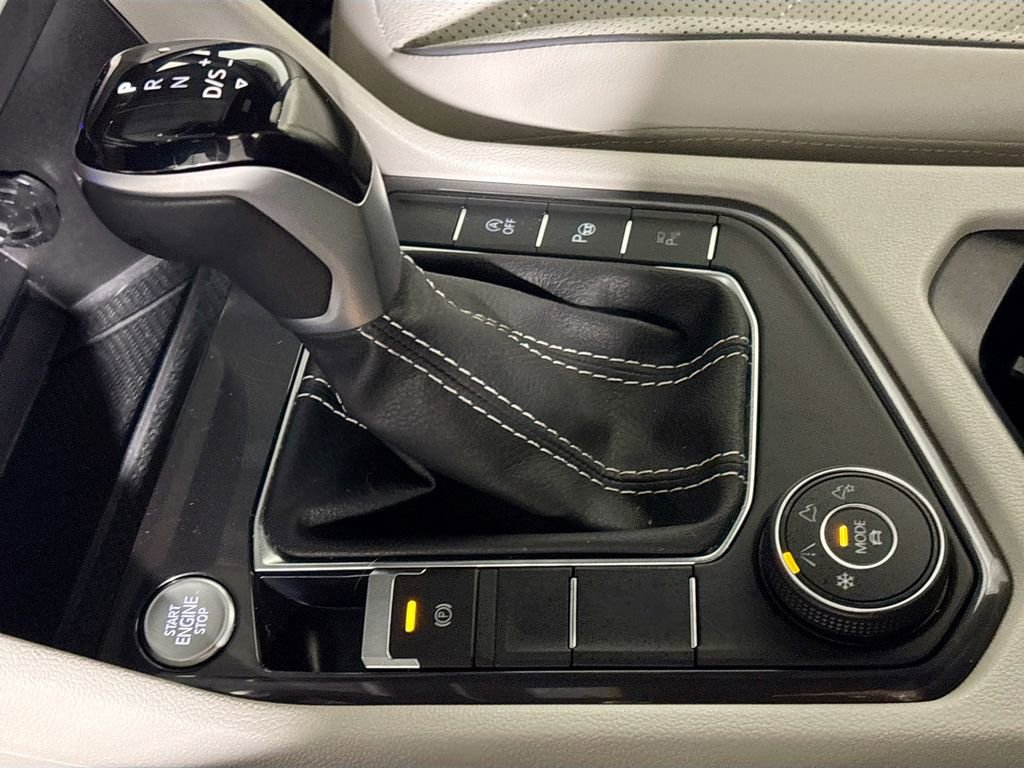 Certified 2024 Volkswagen Tiguan SEL R-Line image 18