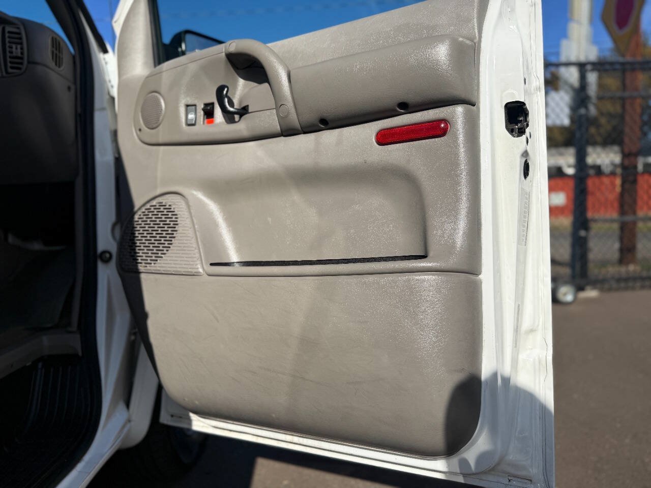 Used 2004 GMC Safari Passenger RWD image 32