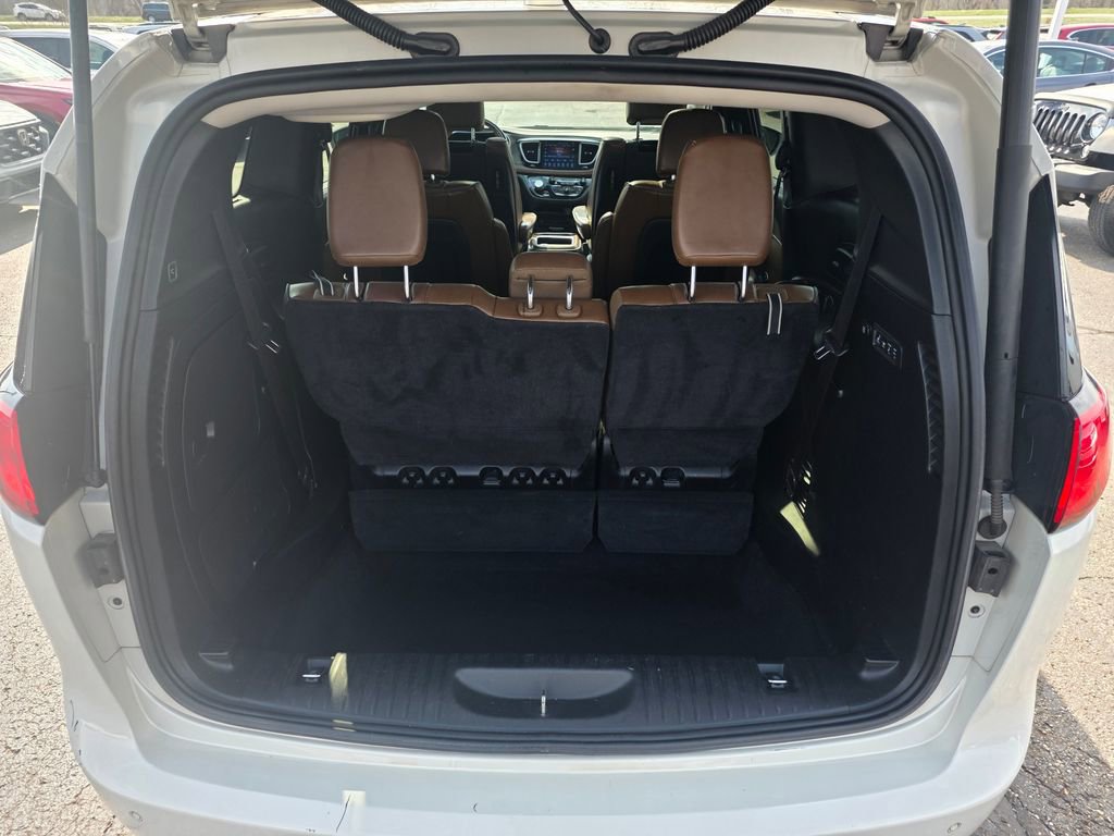 Used 2017 Chrysler Pacifica Limited w/ UConnect Theater Package image 16