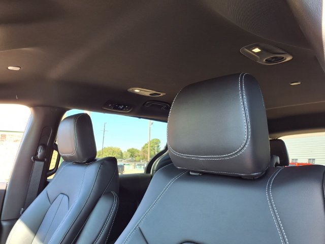 New 2027 Chrysler Pacifica Select FWD image 12