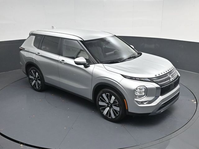 Used 2025 Mitsubishi Outlander SE image 44