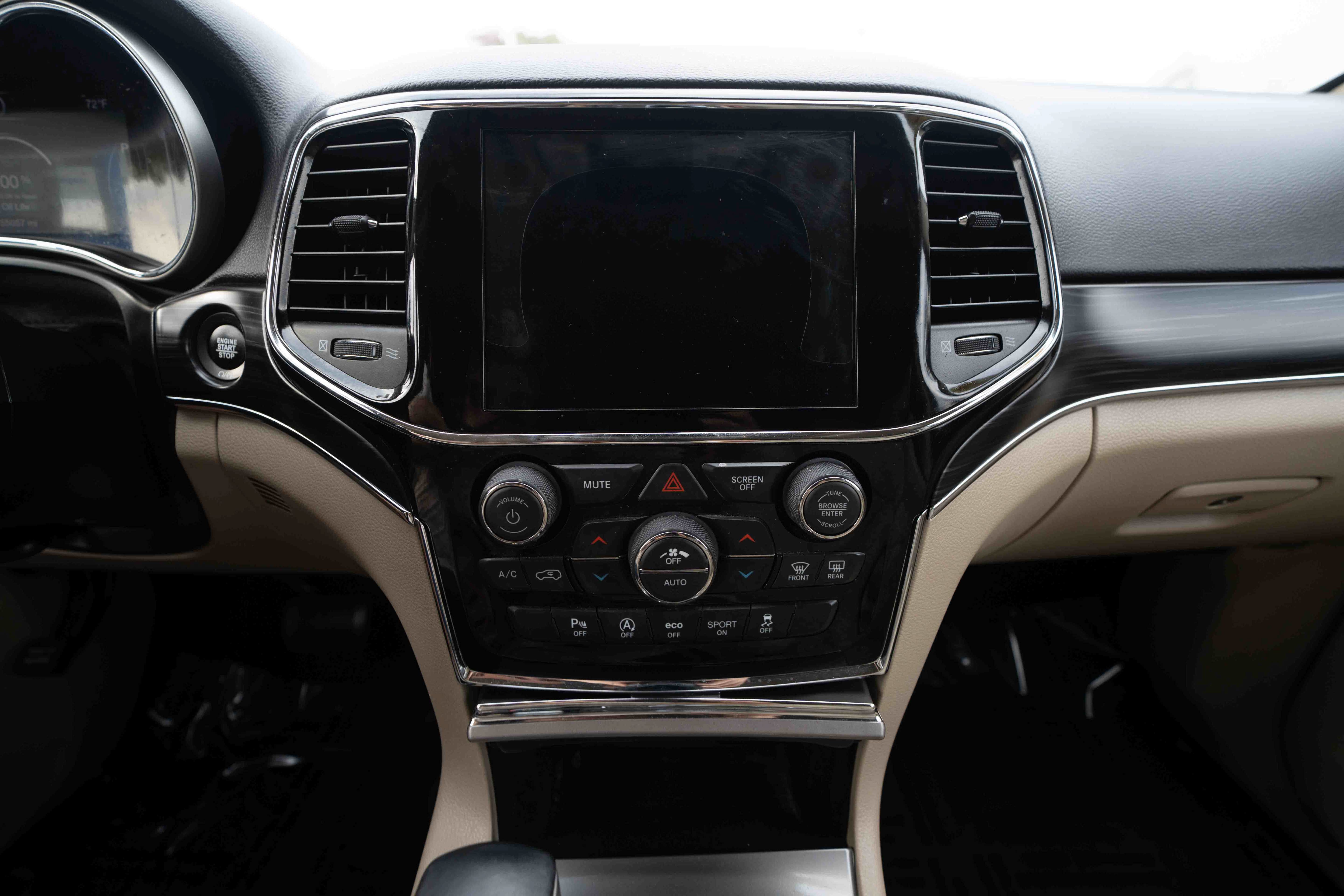 Used 2019 Jeep Grand Cherokee Limited AWD/4WD image 16