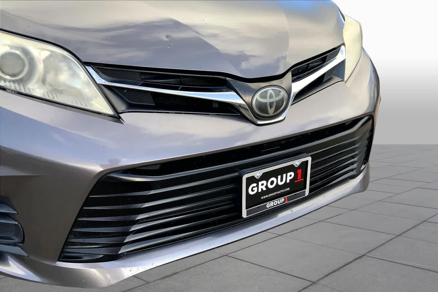 Used 2018 Toyota Sienna LE FWD image 29