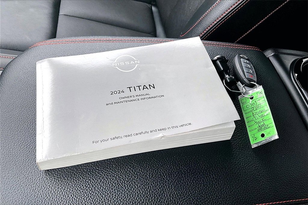 Used 2024 Nissan Titan PRO-4X w/ Pro-4x Convenience Package image 11