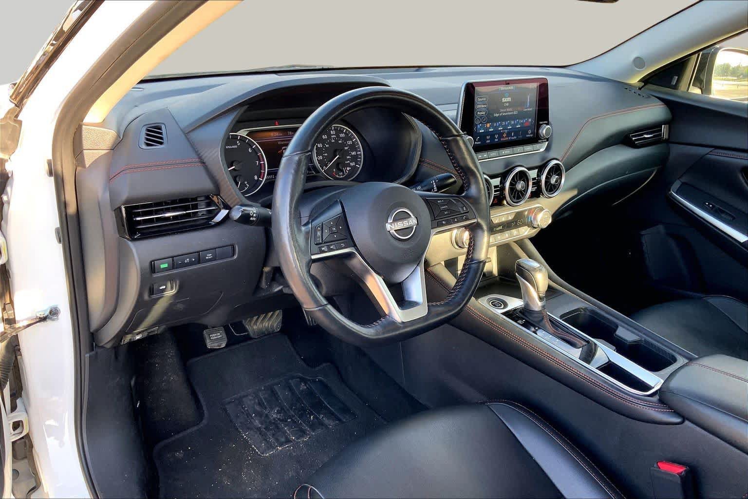 Used 2025 Nissan Sentra SR w/ SR Premium Package FWD image 18