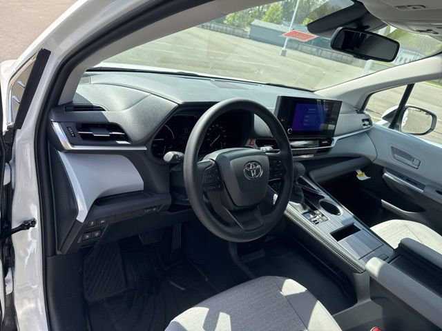 New 2026 Toyota Sienna LE image 12