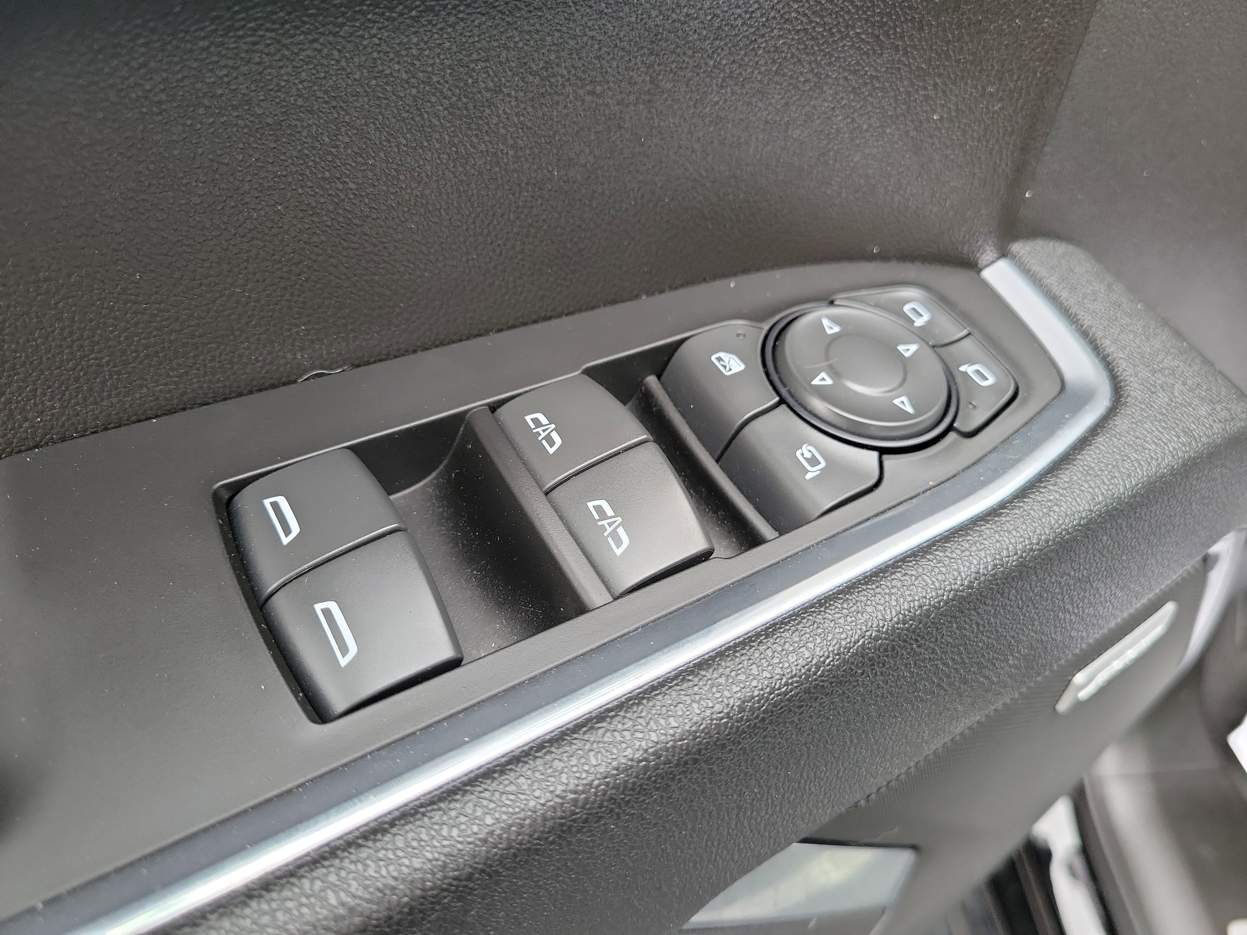 Certified 2025 Chevrolet Silverado 1500 LTZ w/ Technology Package AWD/4WD image 19