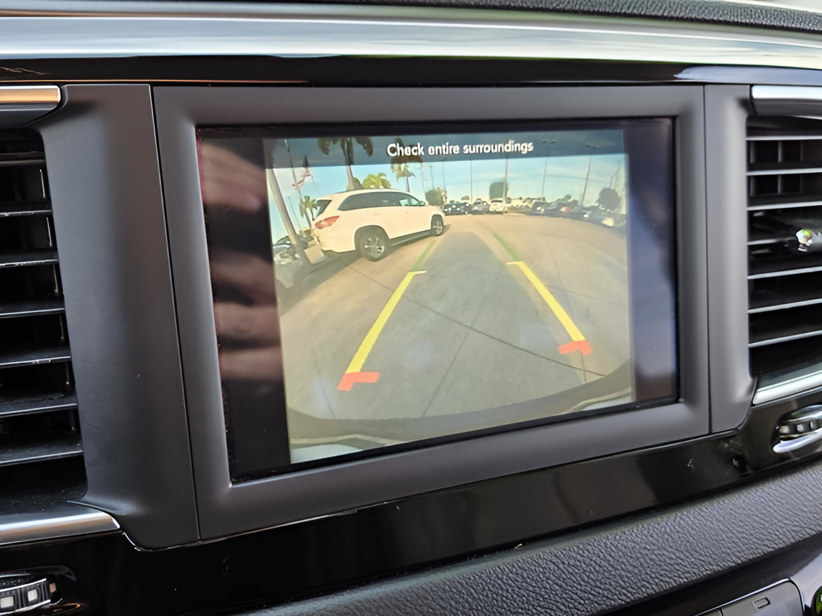 Used 2020 Chrysler Pacifica Touring-L image 21