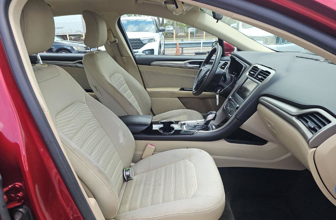 Used 2016 Ford Fusion SE FWD image 10