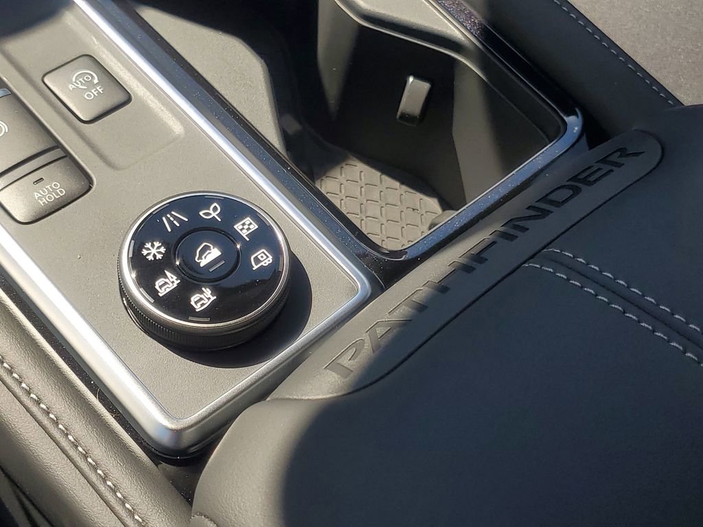 New 2025 Nissan Pathfinder SV w/ Black Appearance Package image 25