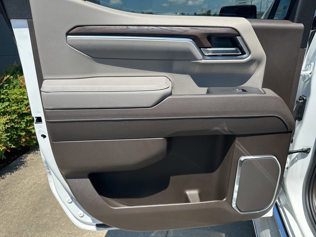 New 2026 GMC Sierra 1500 SLT w/ SLT Premium Package image 10