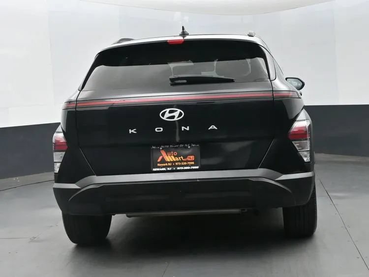 Used 2025 Hyundai Kona SEL FWD image 8