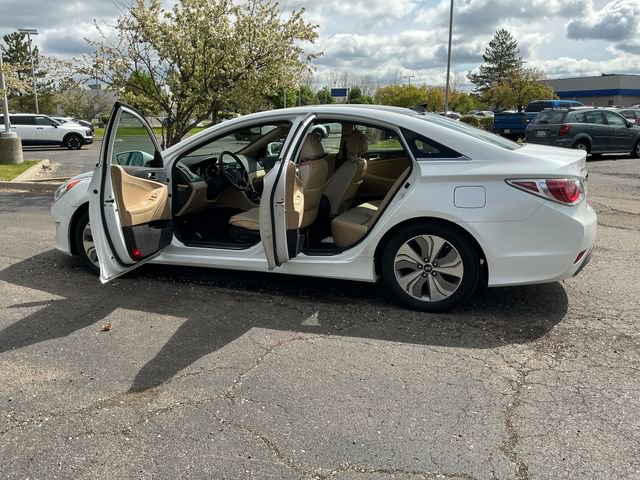 Used 2015 Hyundai Sonata Limited w/ Option Group 02 FWD image 33