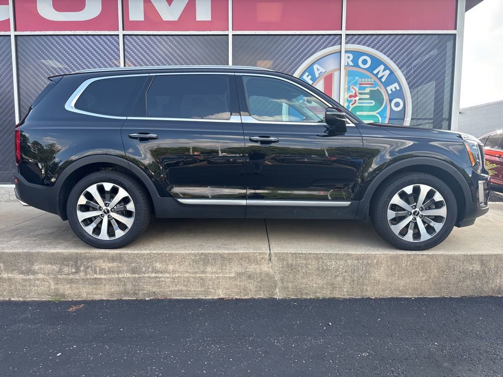 Used 2022 Kia Telluride S image 2