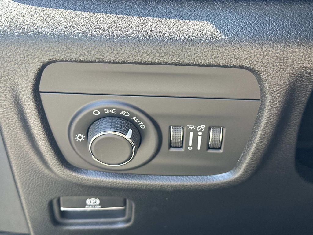 New 2026 Jeep Grand Cherokee Altitude AWD/4WD image 29