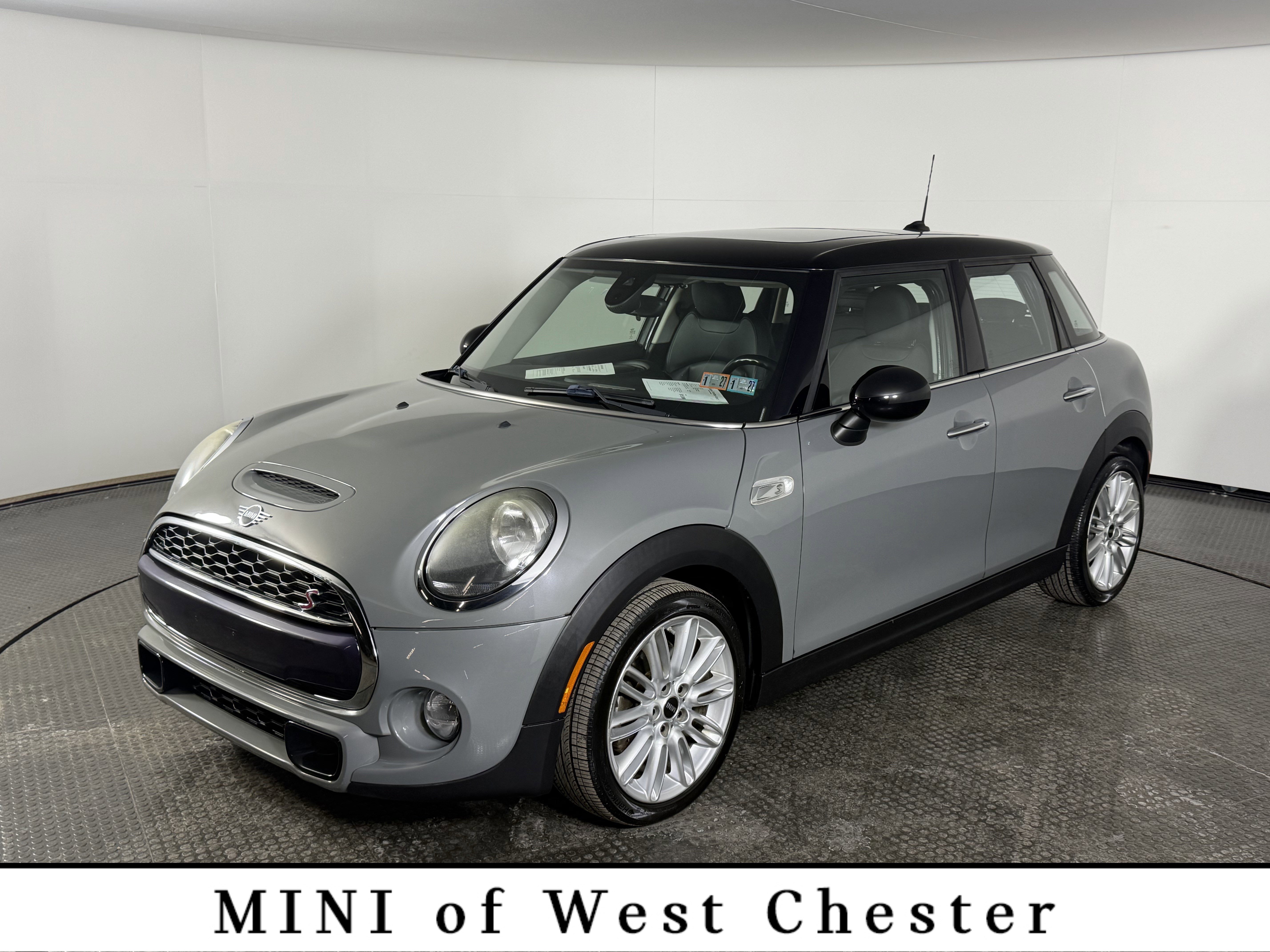 Used 2019 MINI Cooper S image 1