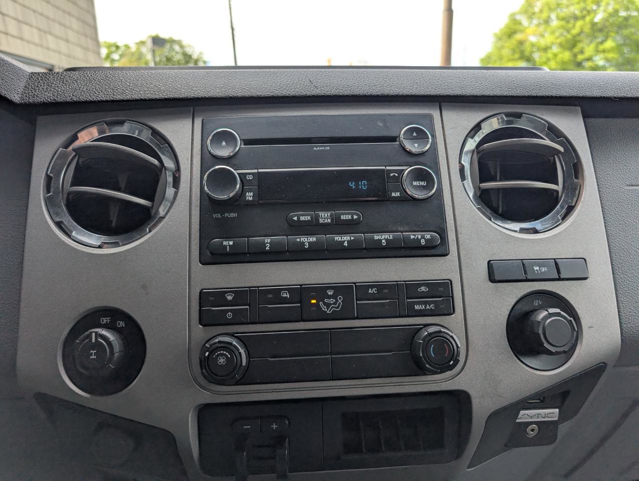 Used 2015 Ford F250 XLT w/ Camper Package image 16