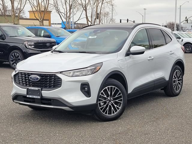 New 2025 Ford Escape SE w/ Class II Trailer Tow Package image 2