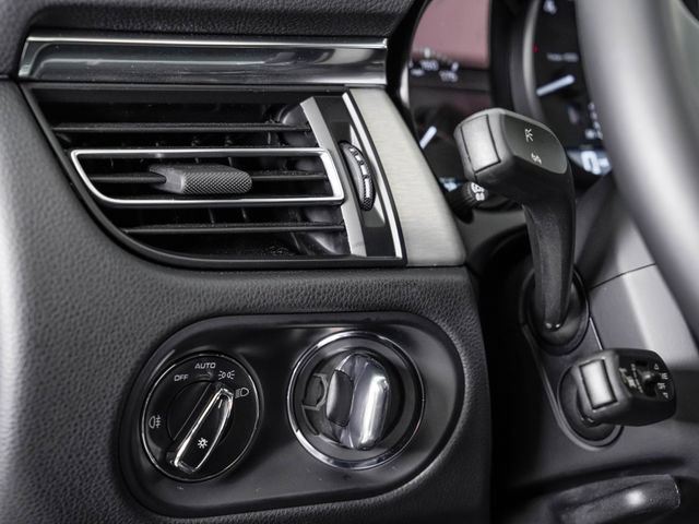 Certified 2026 Porsche Macan AWD/4WD image 13