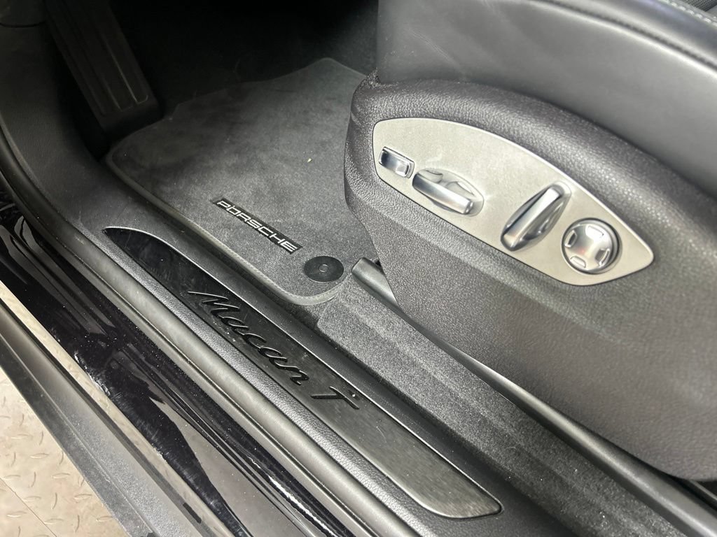 Certified 2026 Porsche Macan Turbo AWD/4WD image 24