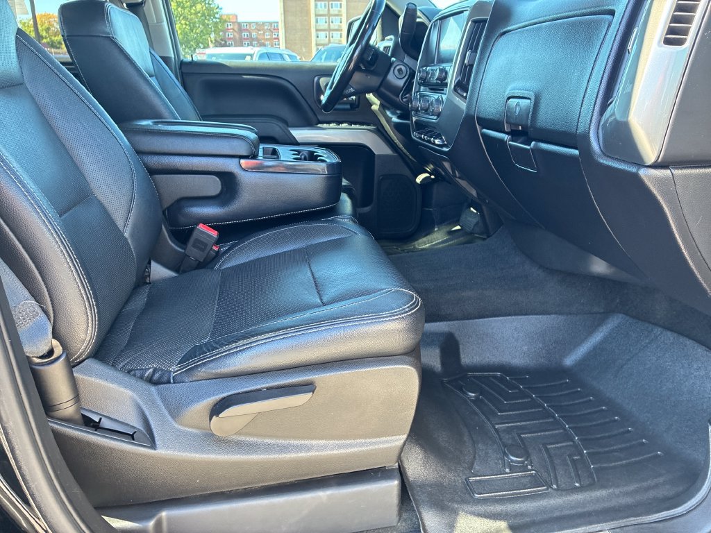 Used 2018 Chevrolet Silverado 1500 LT w/ All Star Edition AWD/4WD image 30