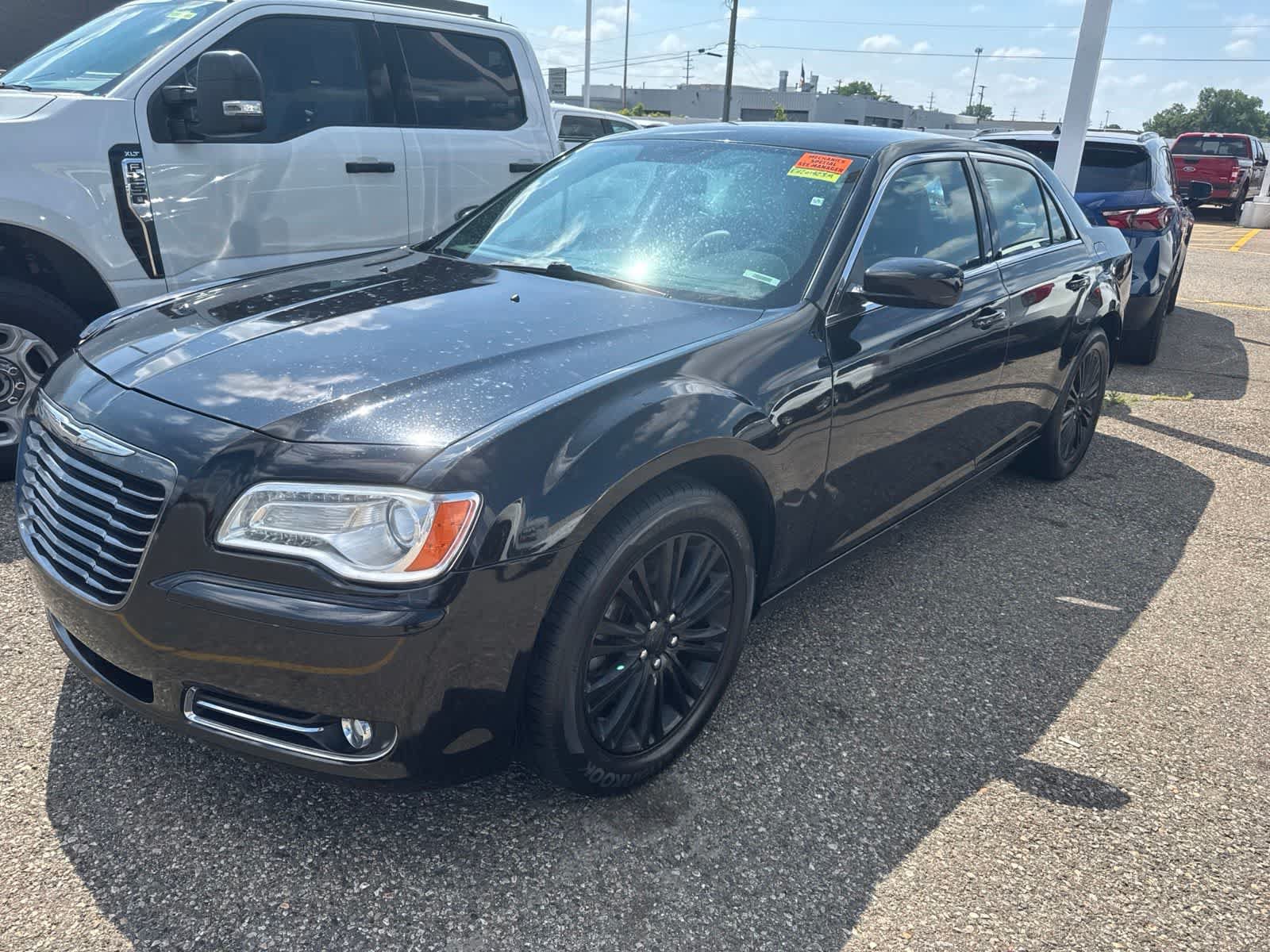 Used 2014 Chrysler 300 AWD w/ Driver Convenience Group image 29